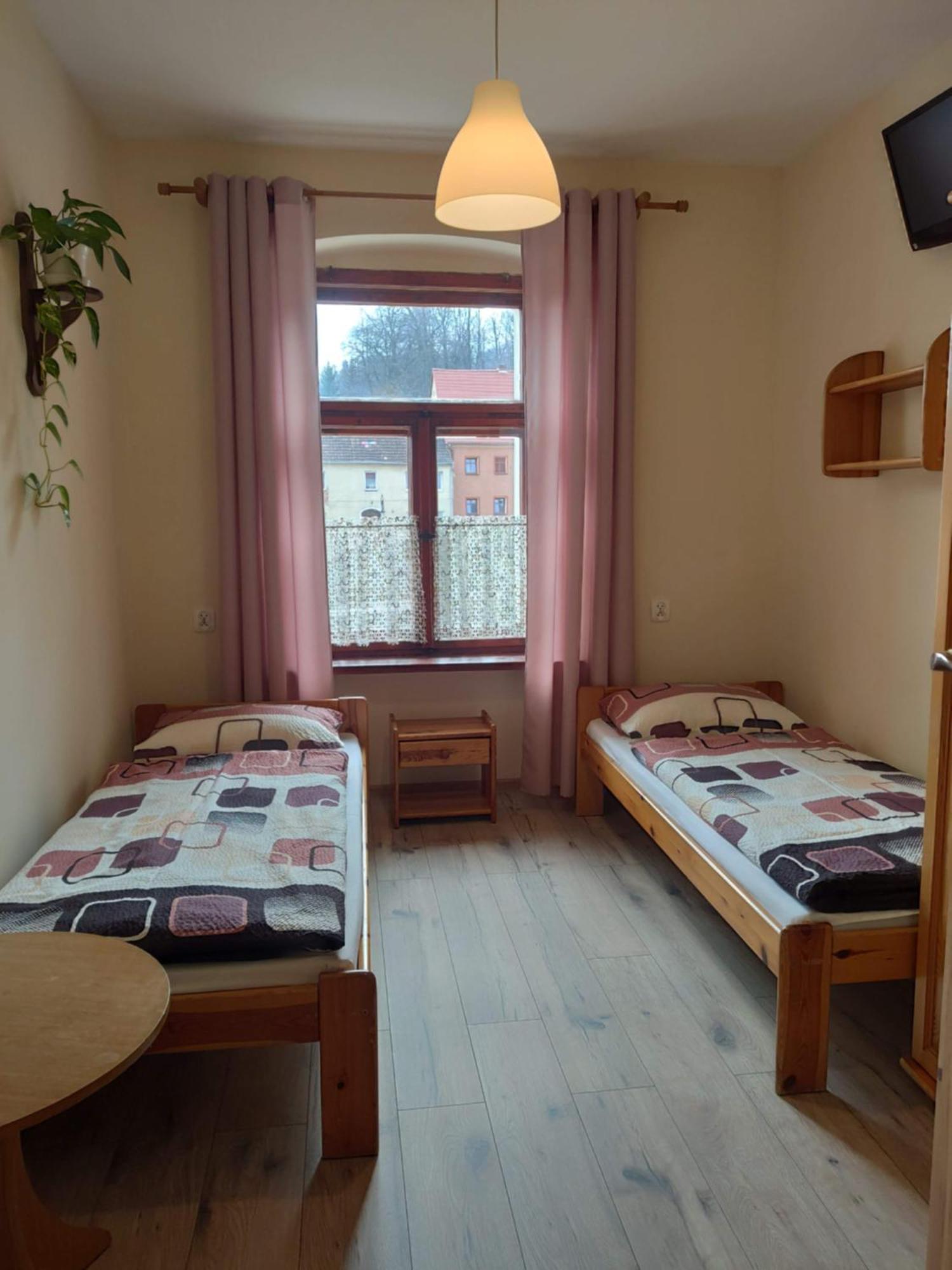 Apartamenty I Pokoje Goscinne "Wacus" Srebrna Góra エクステリア 写真