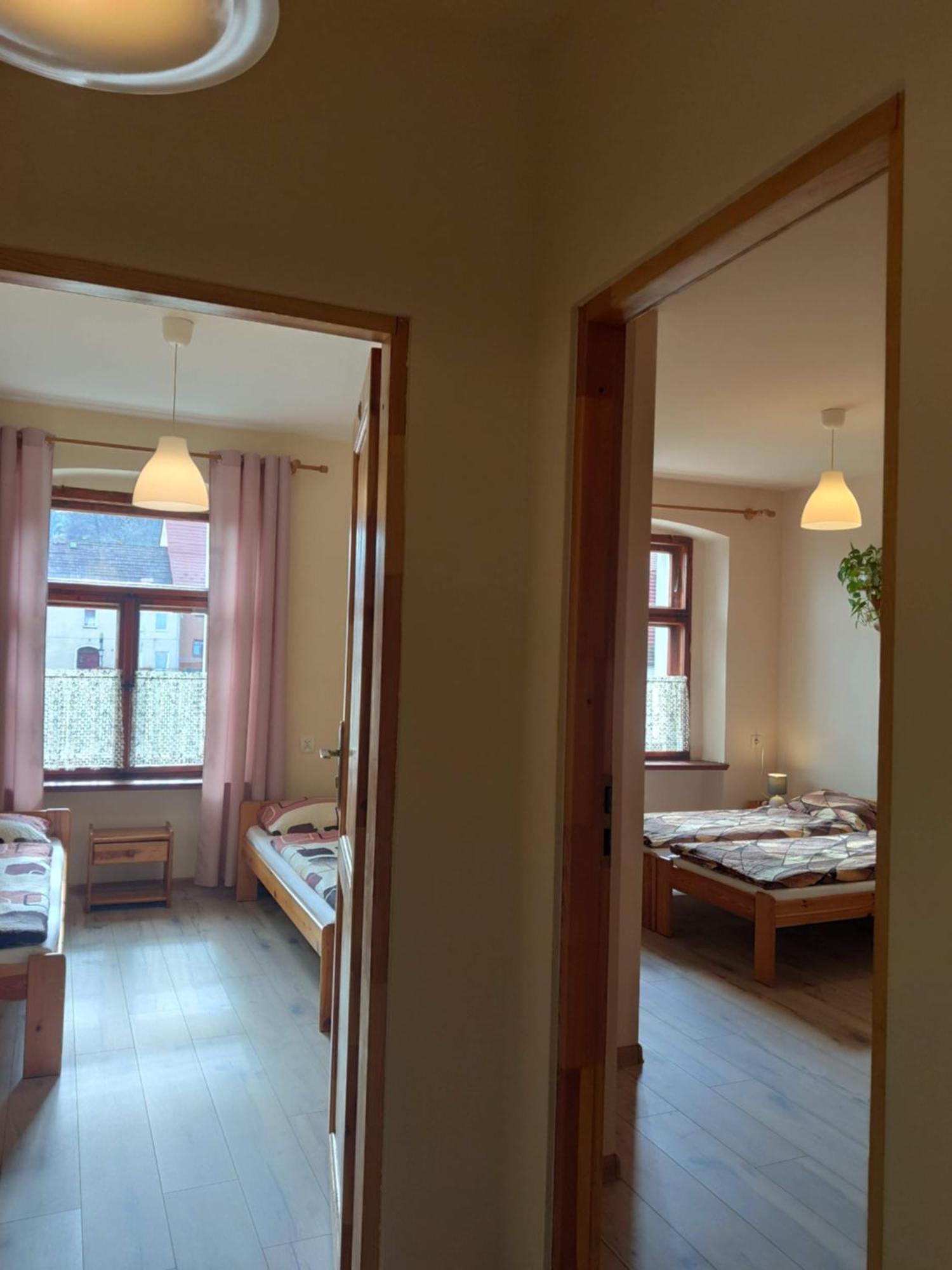 Apartamenty I Pokoje Goscinne "Wacus" Srebrna Góra エクステリア 写真