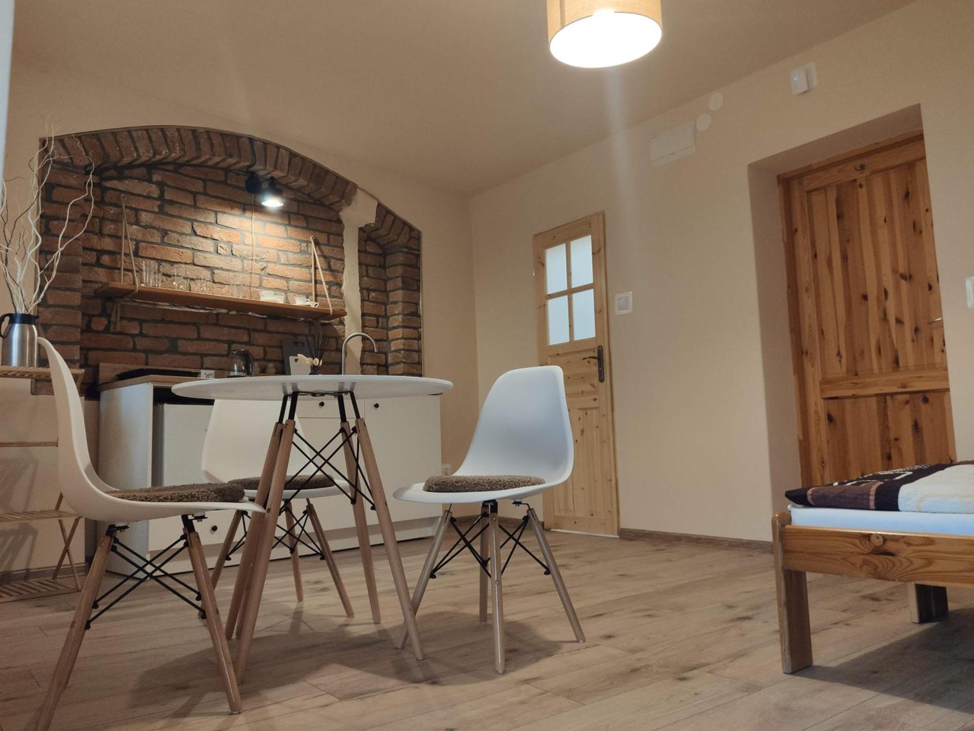 Apartamenty I Pokoje Goscinne "Wacus" Srebrna Góra エクステリア 写真