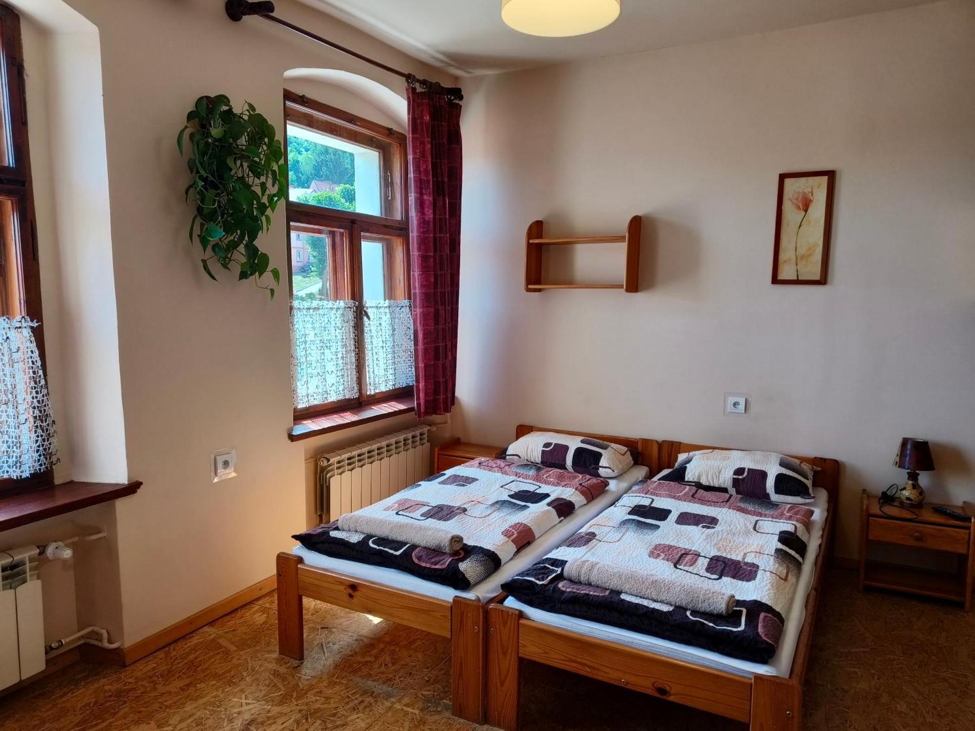 Apartamenty I Pokoje Goscinne "Wacus" Srebrna Góra エクステリア 写真